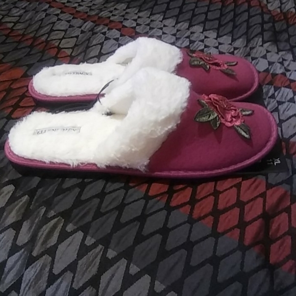 Slippers - Picture 2 of 3
